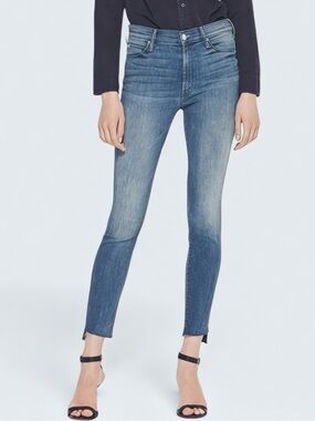 MOTHER The Stunner Zip Ankle Step Fray Jeans Good Girls Do Wash Size 25